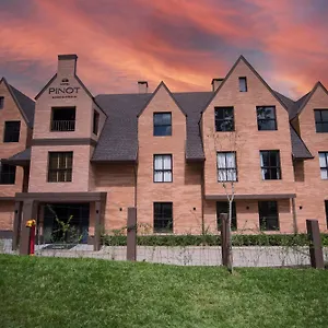 https://pinot.camposdojordaohotels.net
